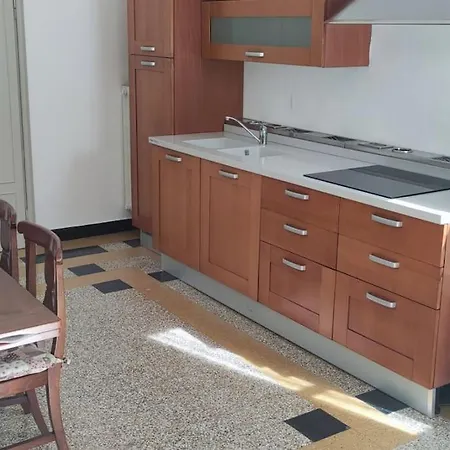 A 100 Passi Da Piazza Bra